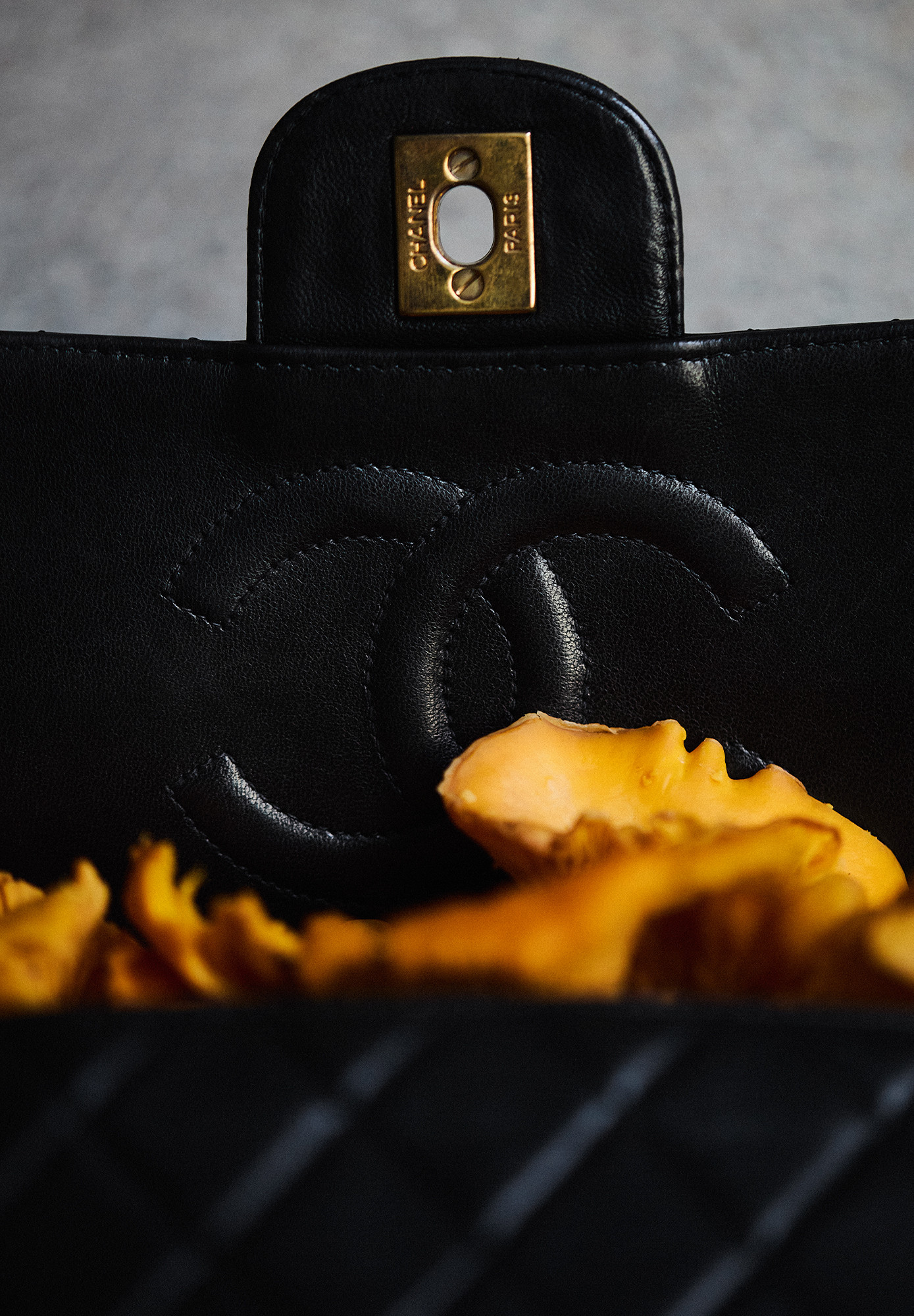 Винтажная черная сумка Chanel Coco Handle