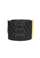 Стеганый браслет Chanel с логотипом