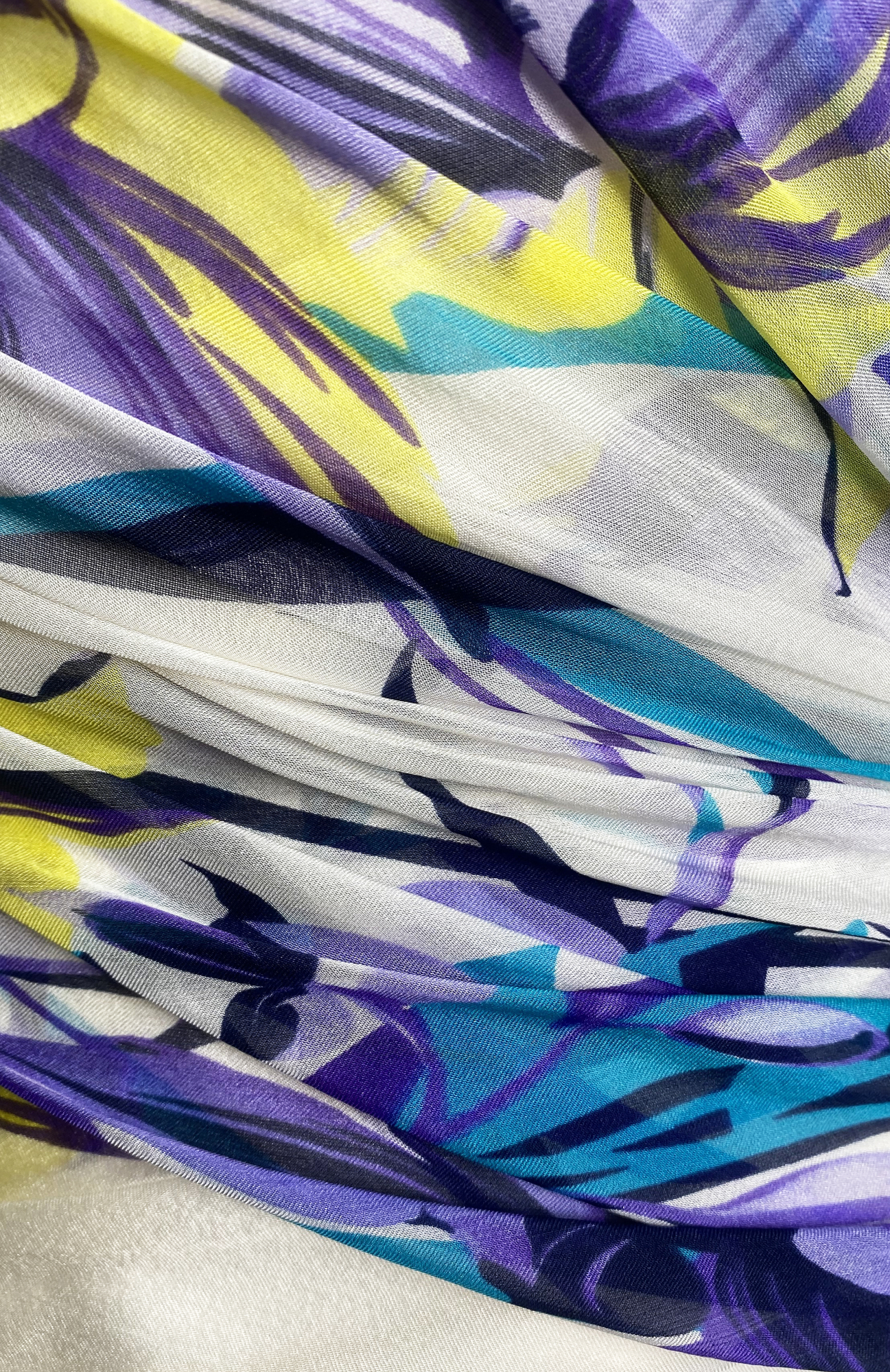 Белое платье с принтом Versace Jeans Couture 