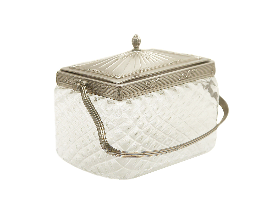 Хрустальный сундучок с ручкой и крышкой