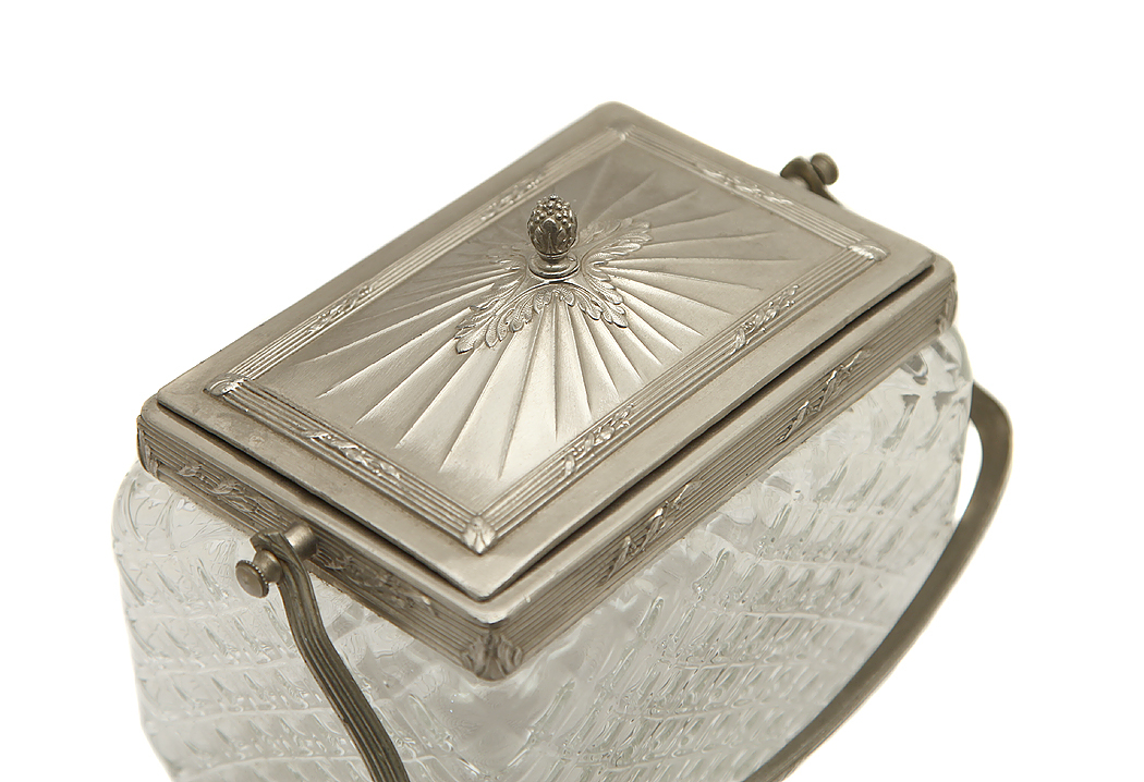 Хрустальный сундучок с ручкой и крышкой