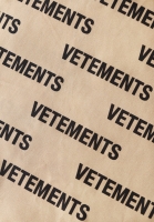 Бежевый плащ Vetements с надписями