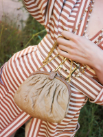 Кожаная сумочка Chanel