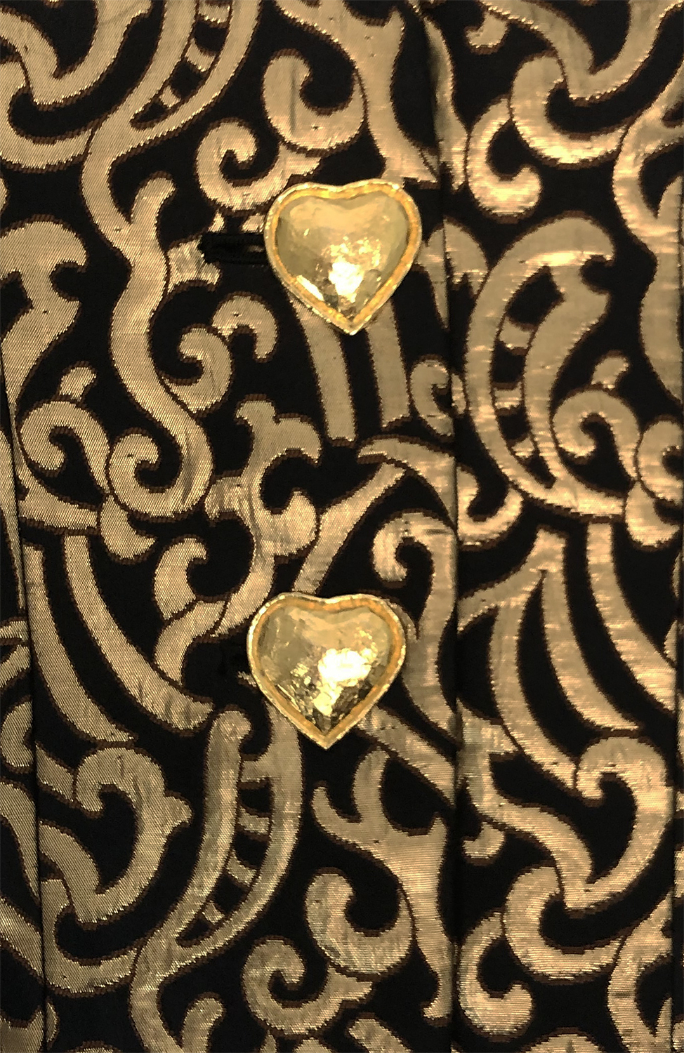 Черный жакет Yves Saint Laurent с золотистыми пуговицами