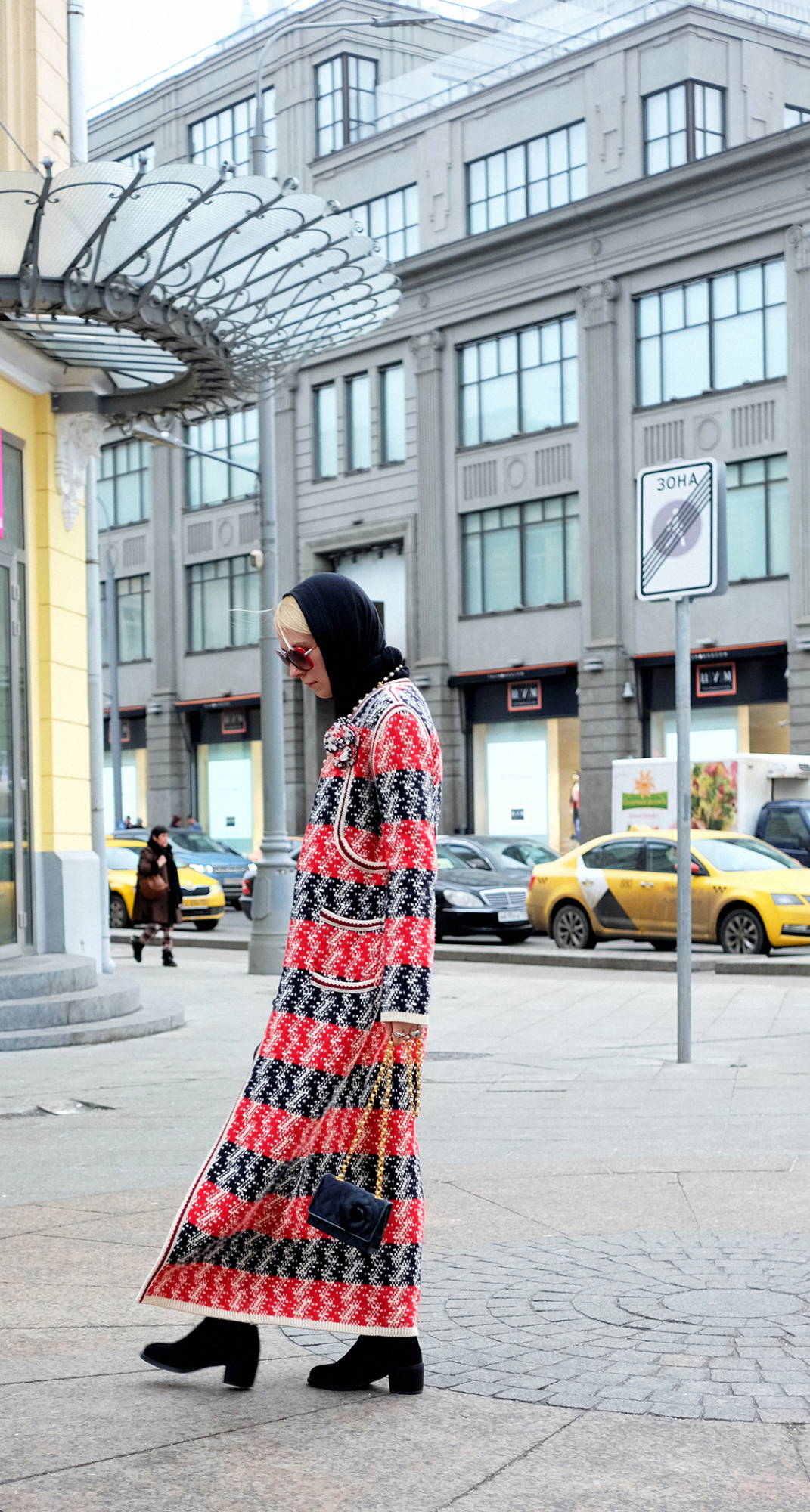 Шелковая сумка Chanel с камелией