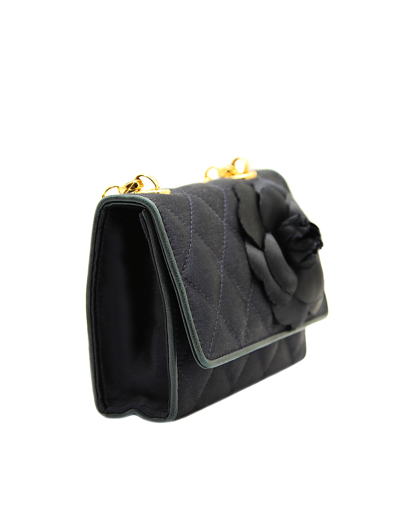 Шелковая сумка Chanel с камелией