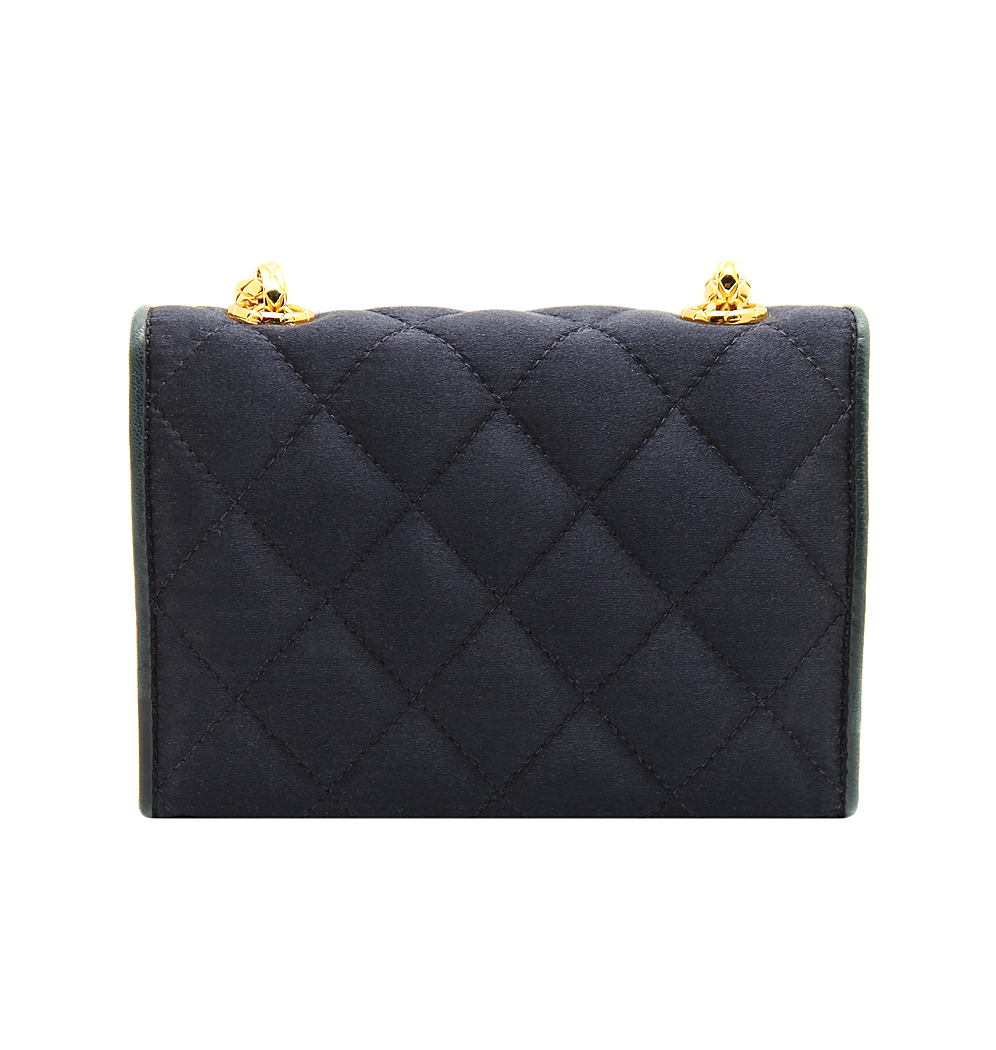 Шелковая сумка Chanel с камелией