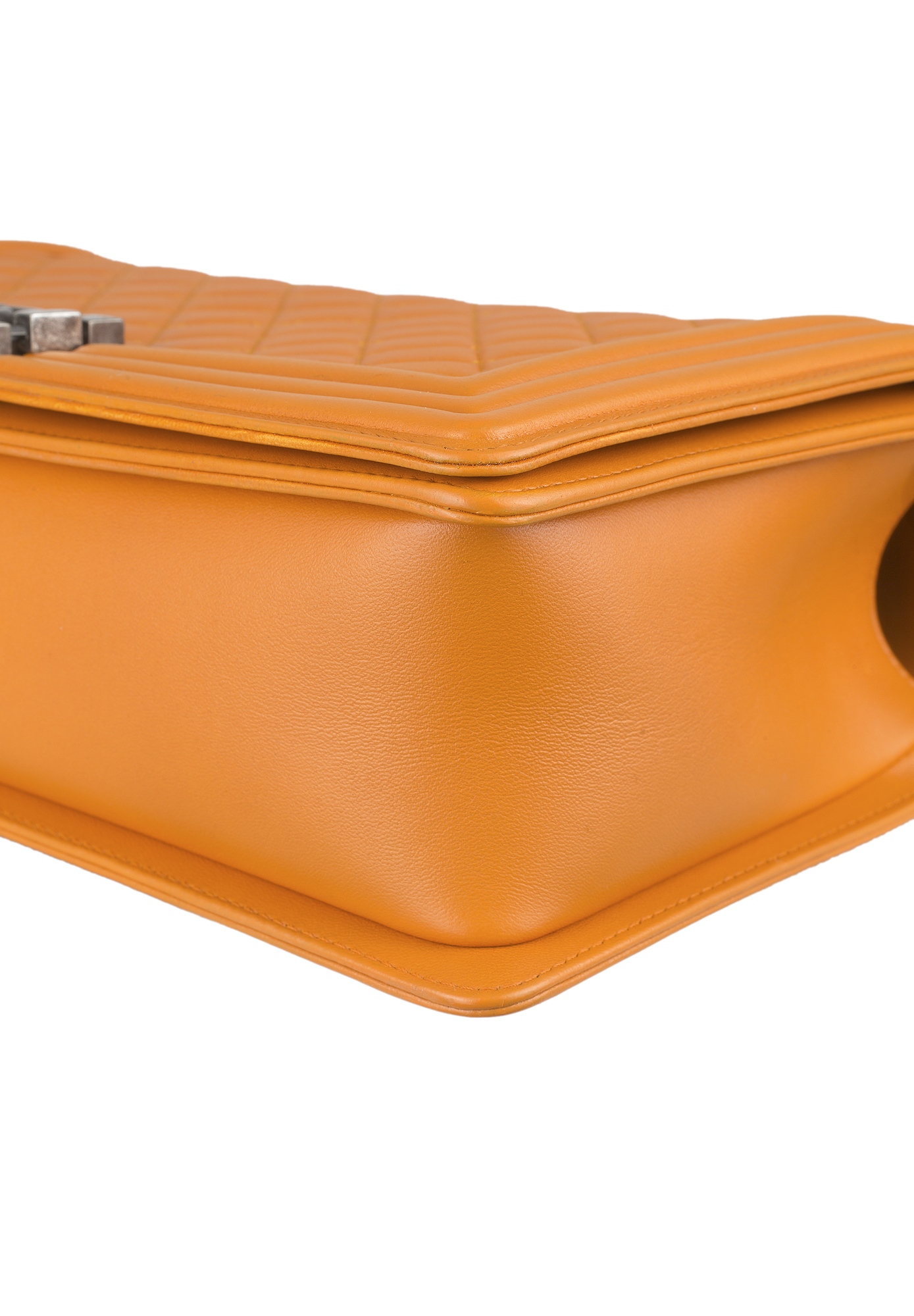 Стеганая оранжевая сумка Chanel Boy