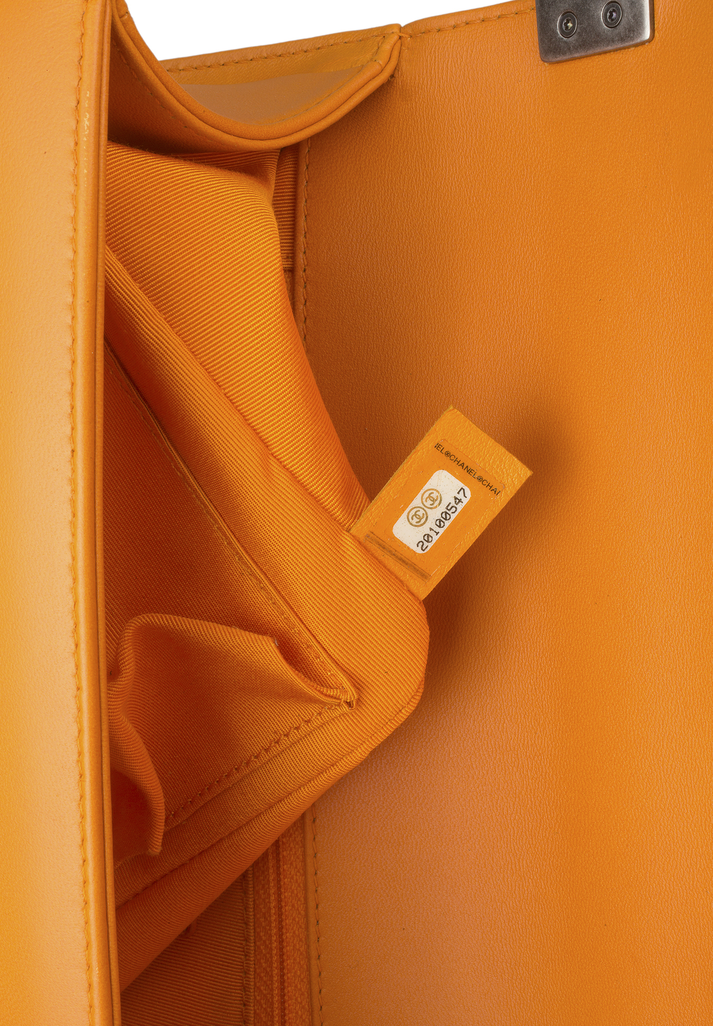 Стеганая оранжевая сумка Chanel Boy
