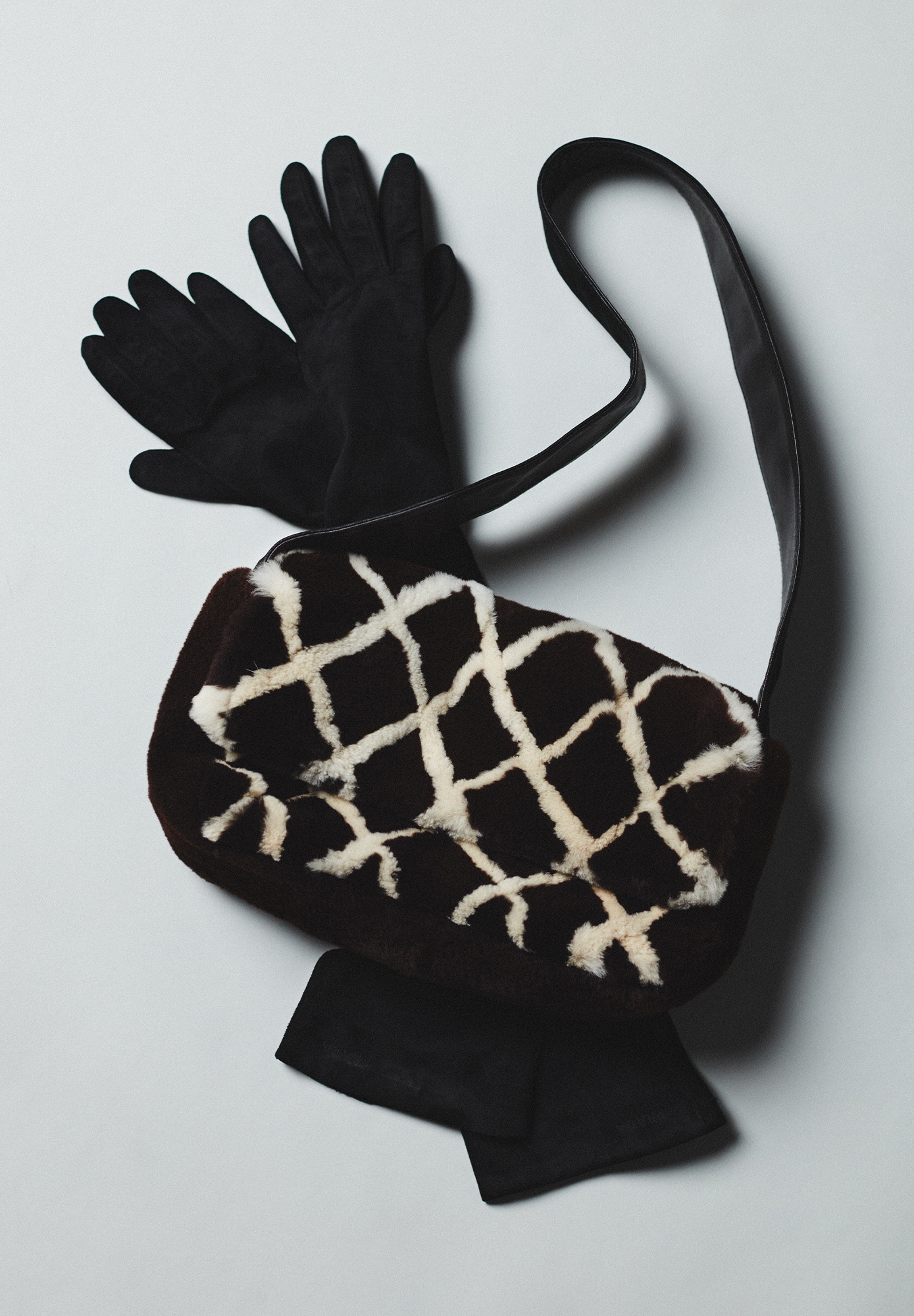 Длинные замшевые перчатки Prada