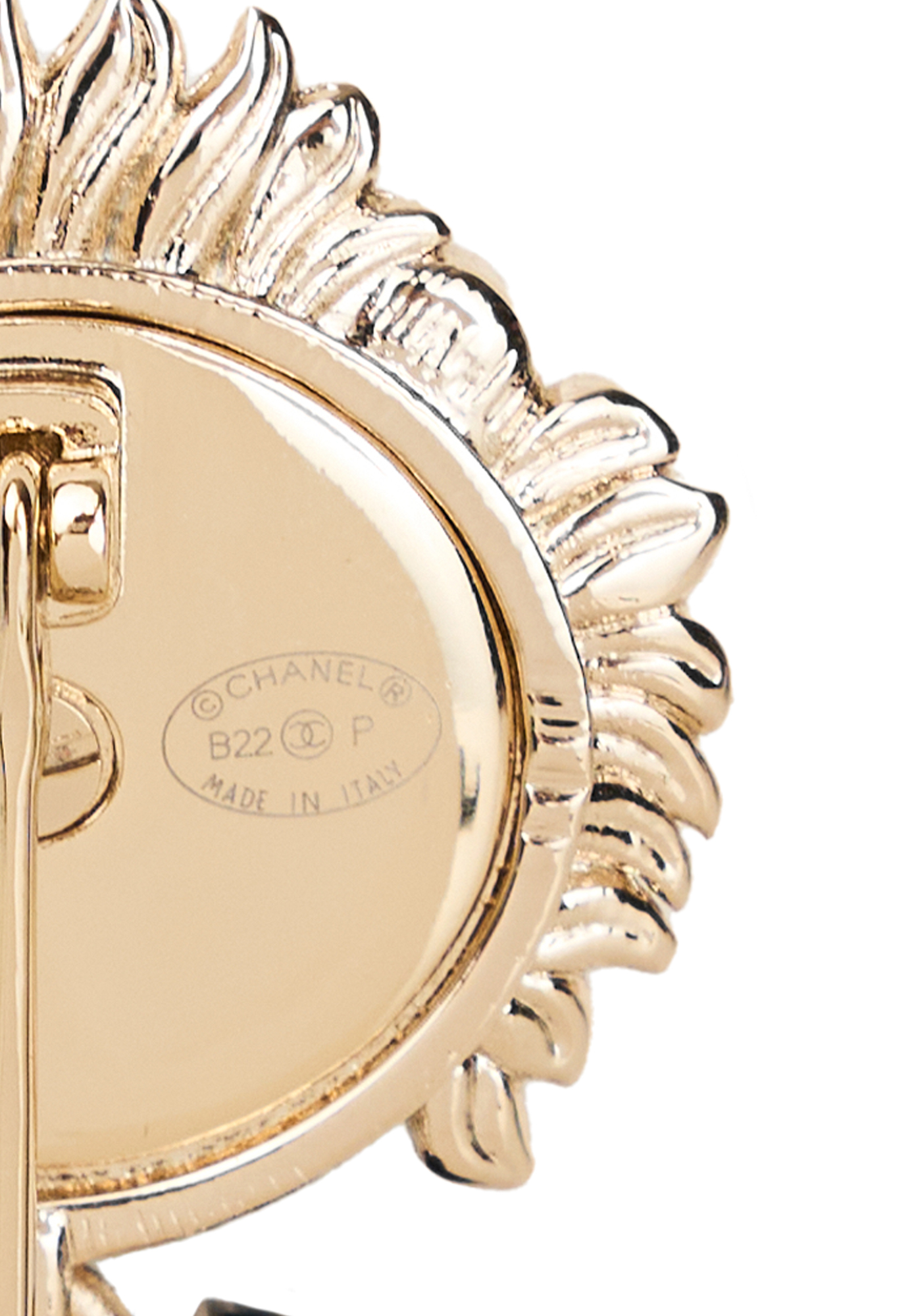 Чёрная брошь Chanel в виде льва с подвесками