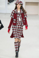 Красный твидовый жакет Chanel 