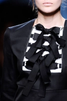 Чёрное платье Yves Saint Laurent с бантами