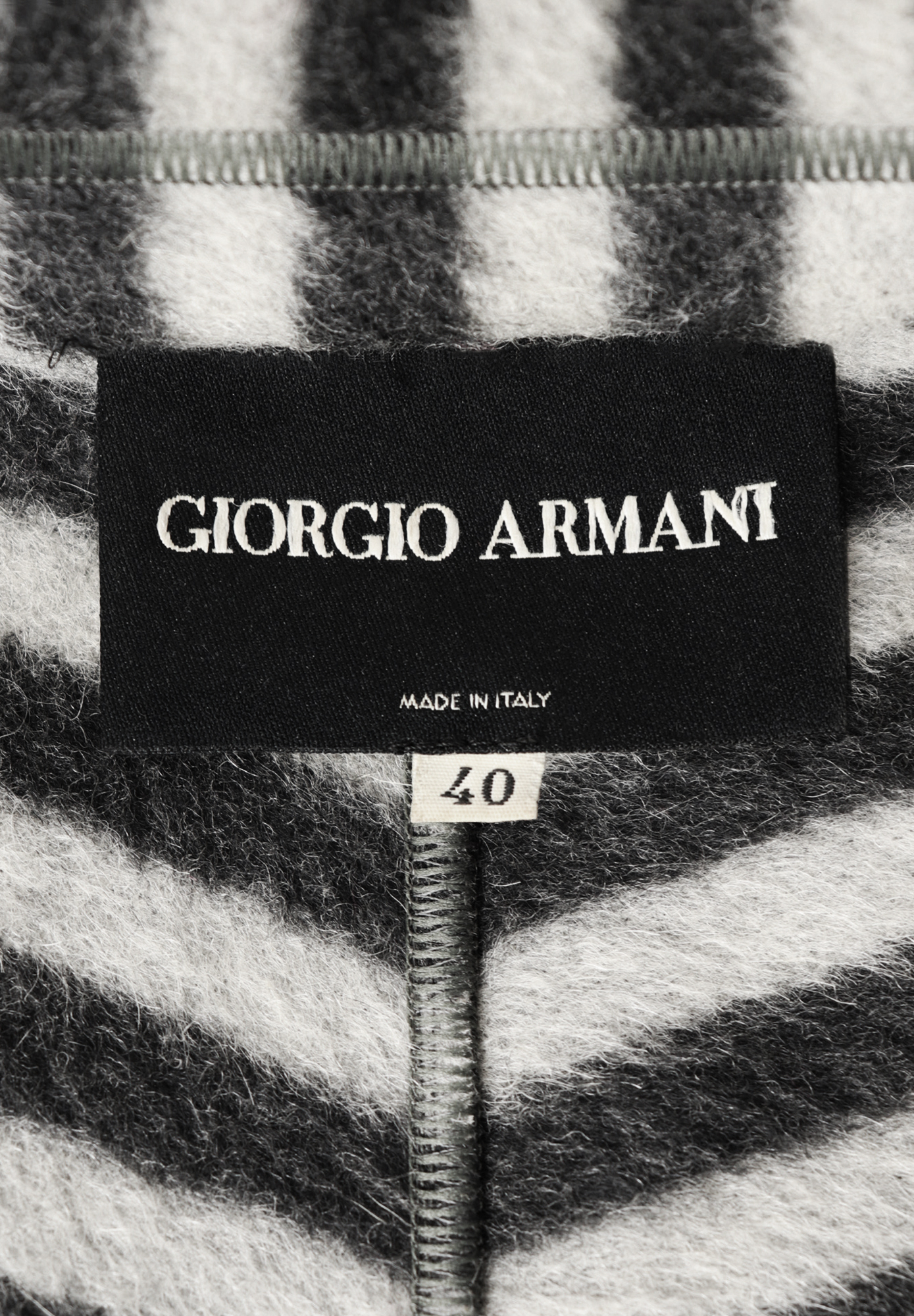 Пальто Giorgio Armani в полоску