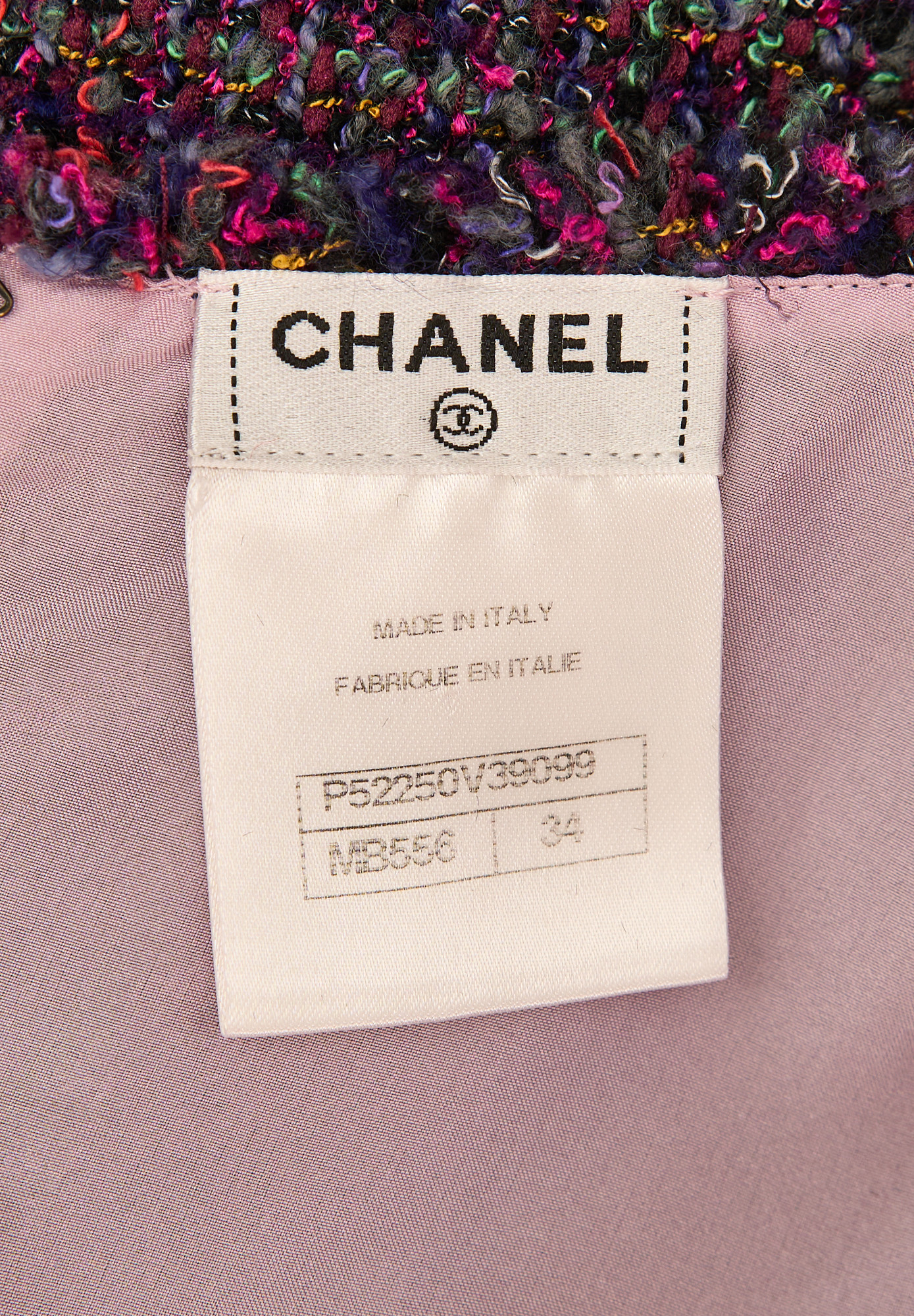 Фиолетовый костюм Chanel из твида
