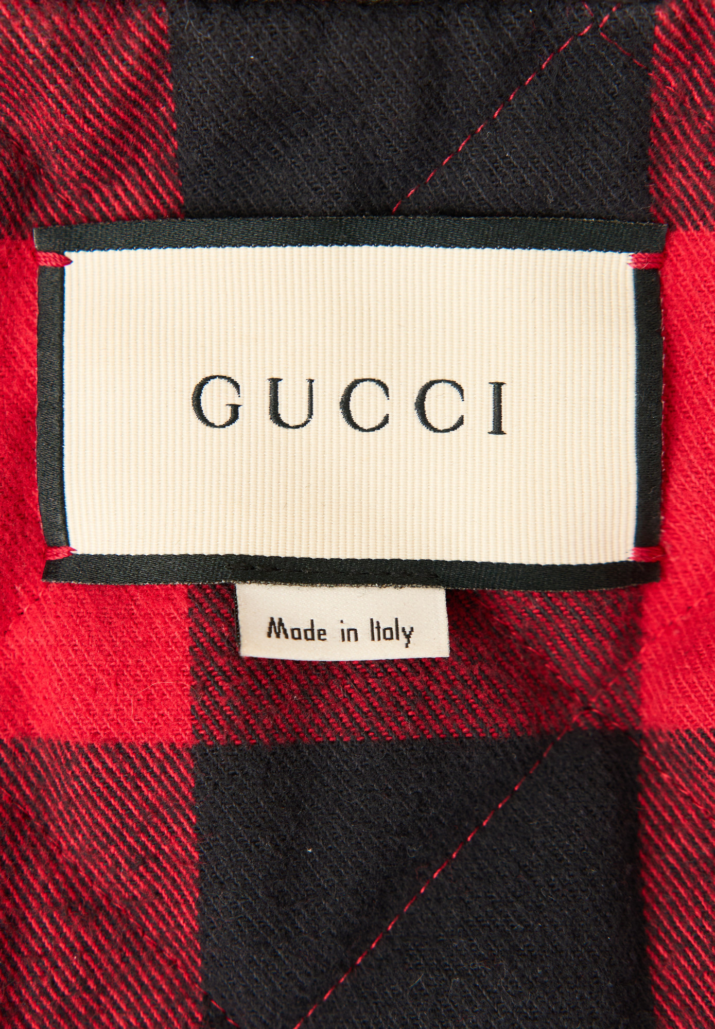 Черная кожаная куртка Gucci с вышивкой и заклепками