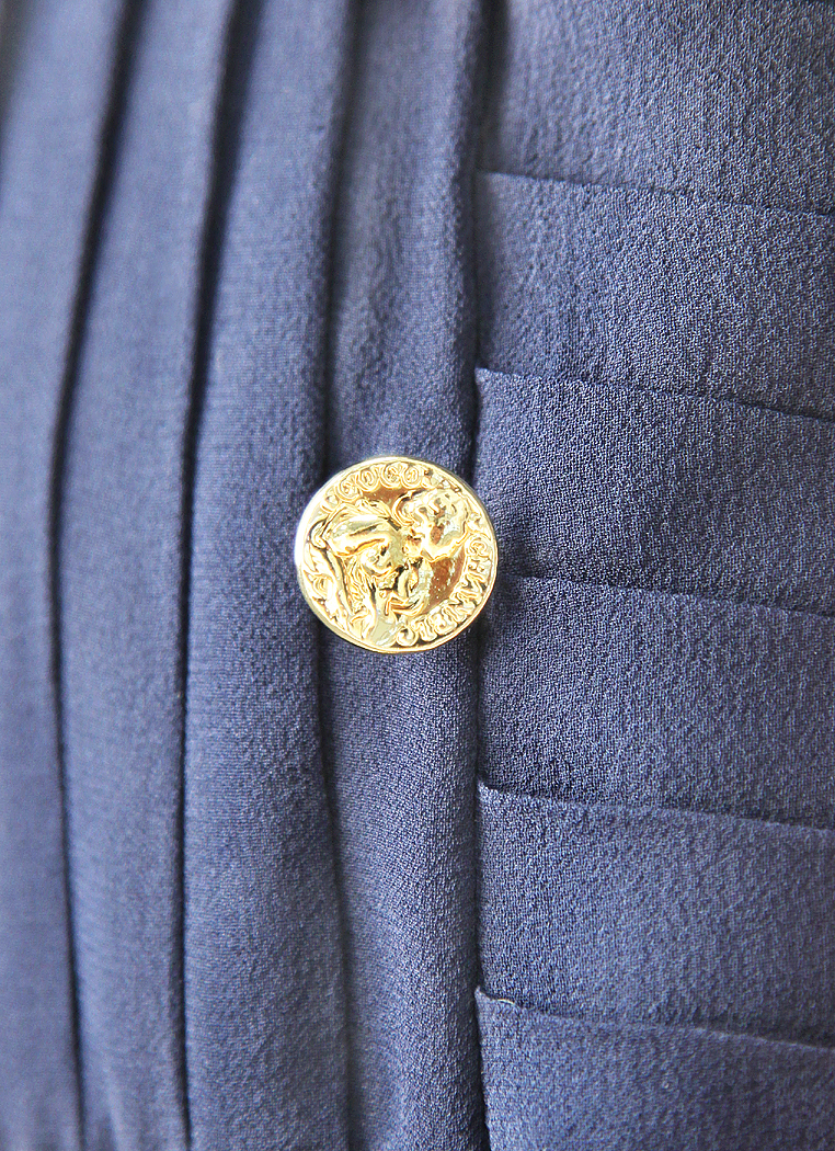 Темно-синее шелковое платье Chanel с цепочками