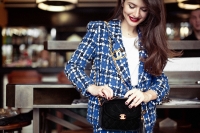 Бархатная сумка Chanel на цепочке