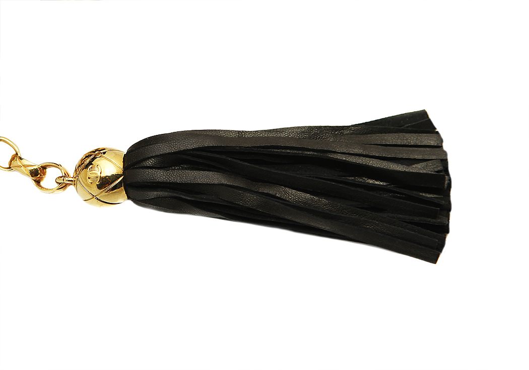 Бархатная сумка Chanel на цепочке