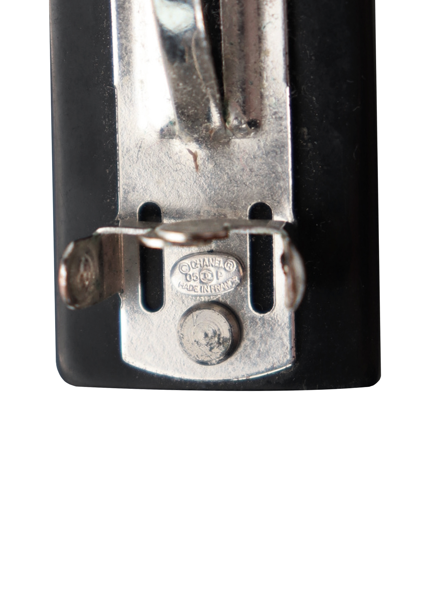 Заколка Chanel с портретом и логотипами