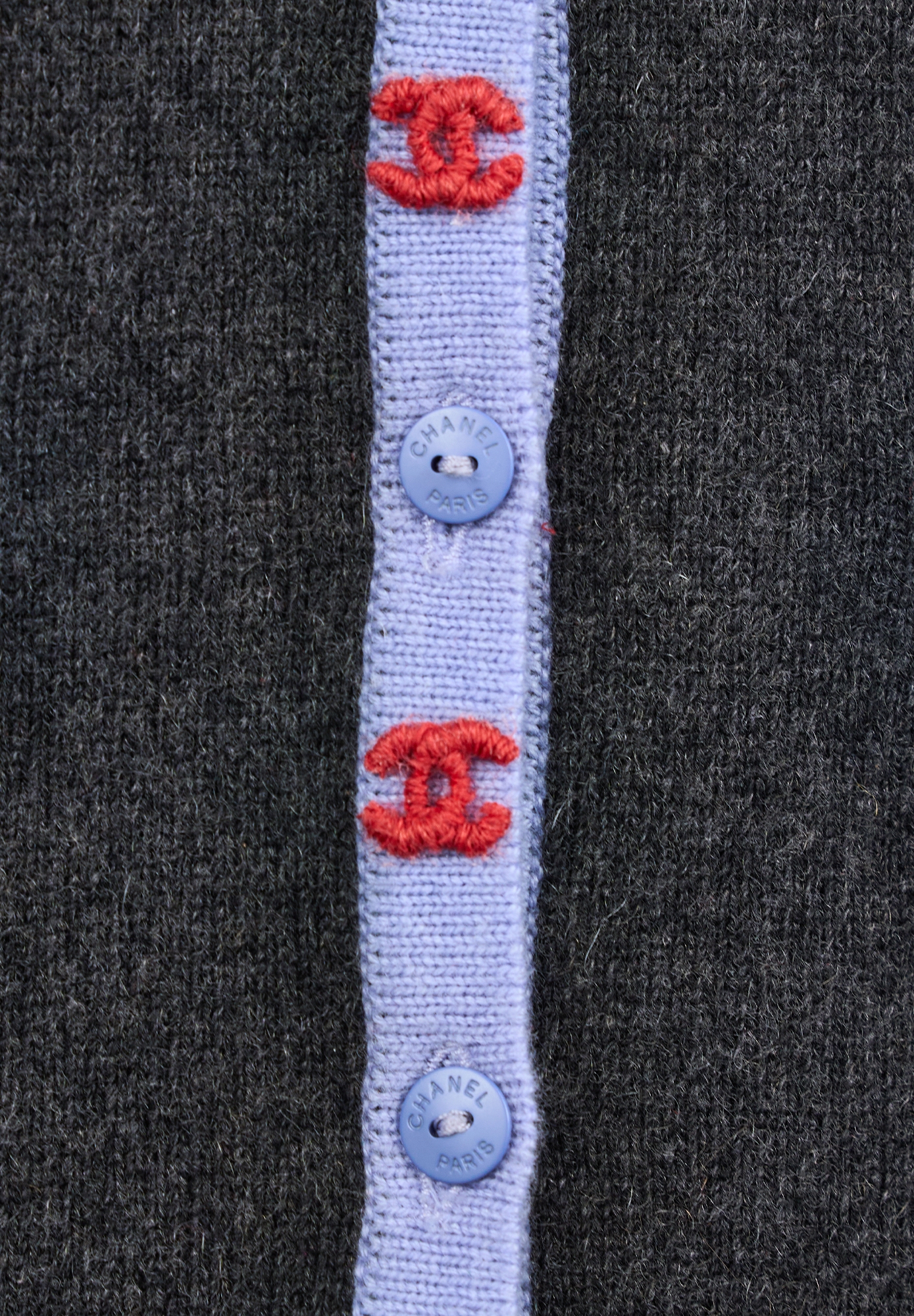 Кашемировый комплект Chanel с контрастной отделкой