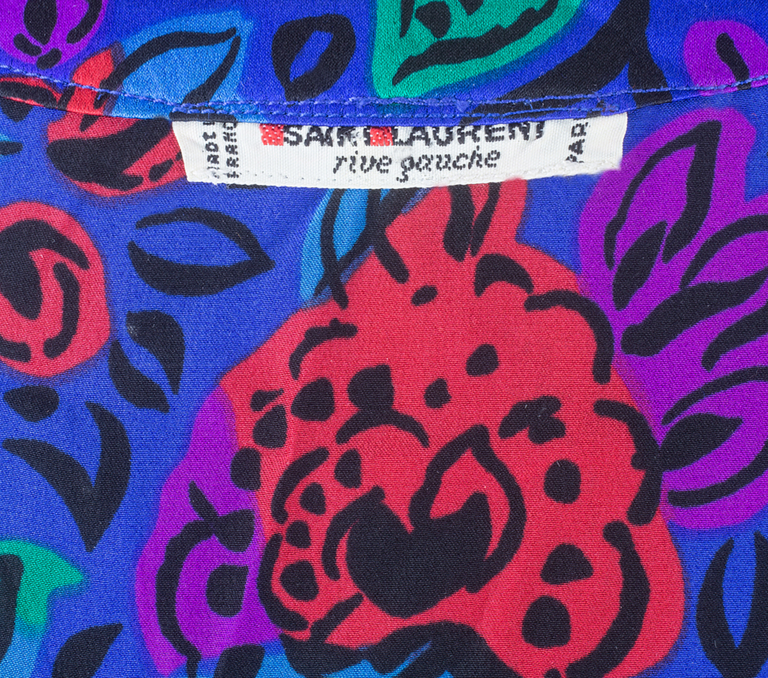 Яркая блузка Yves Saint Laurent