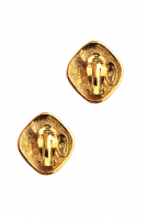 Клипсы Chanel с тиснением