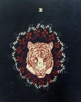 Синий свитер Chanel с тигром