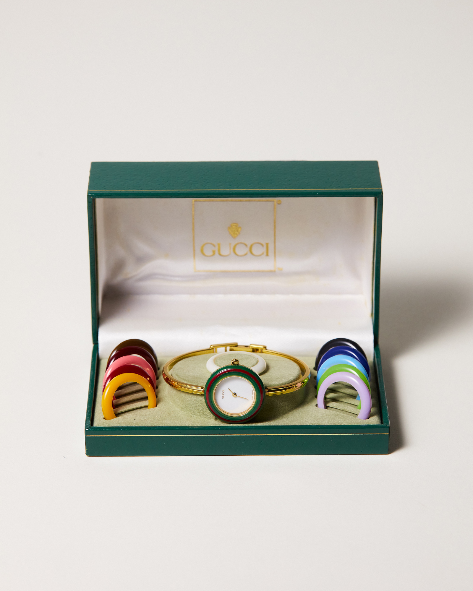 Часы Gucci с разноцветными сменными безелями