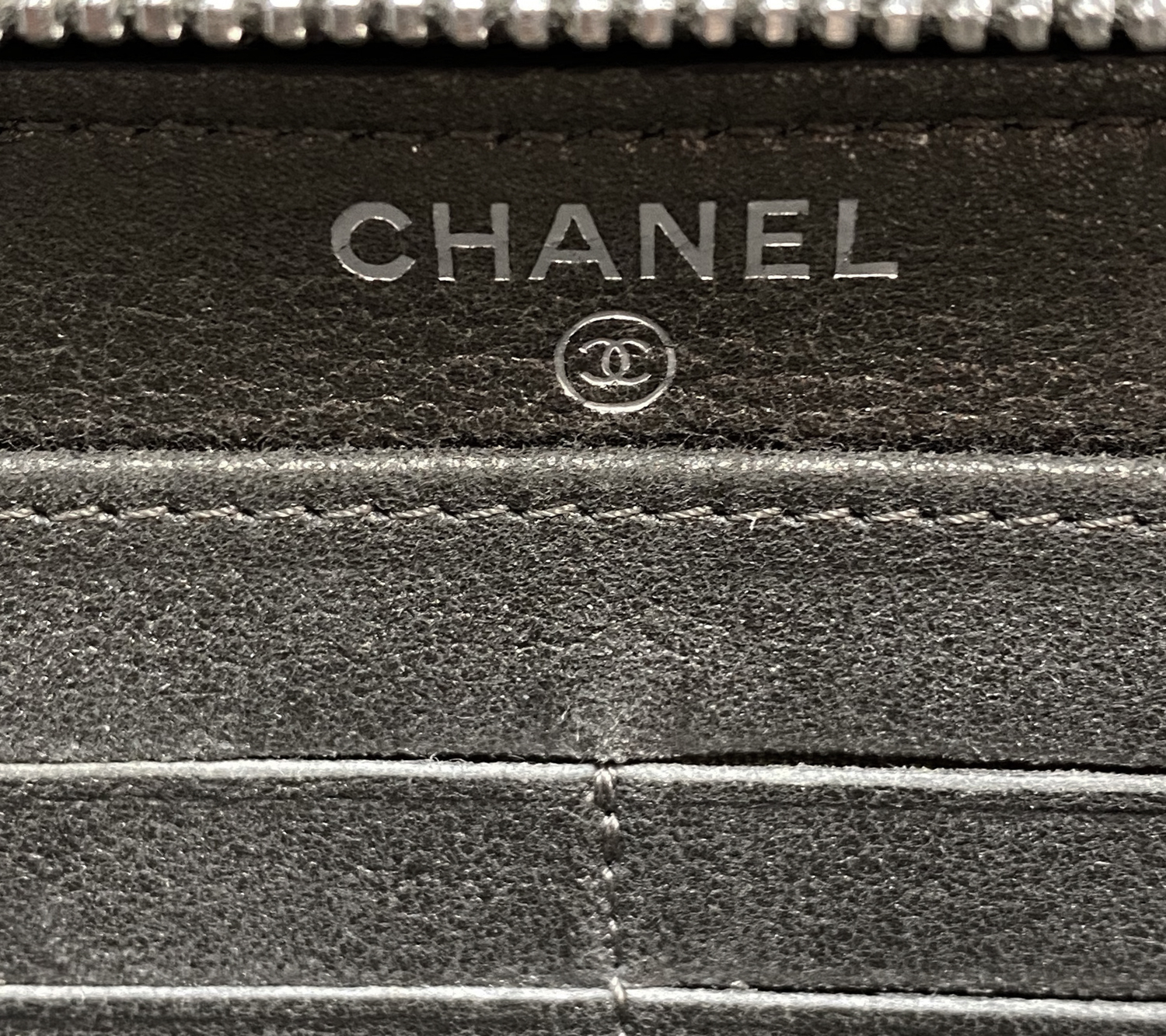 Кошелек на молнии Chanel с камелиями