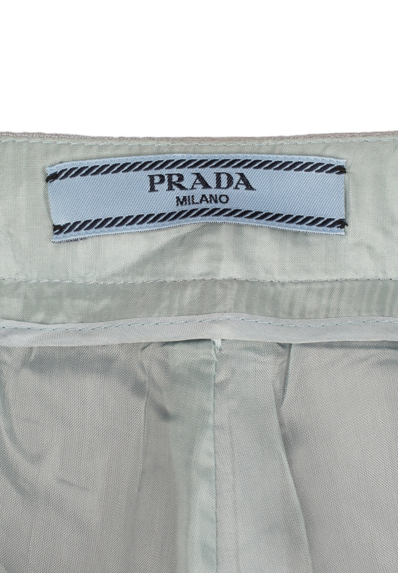 Нежно-голубой костюм Prada