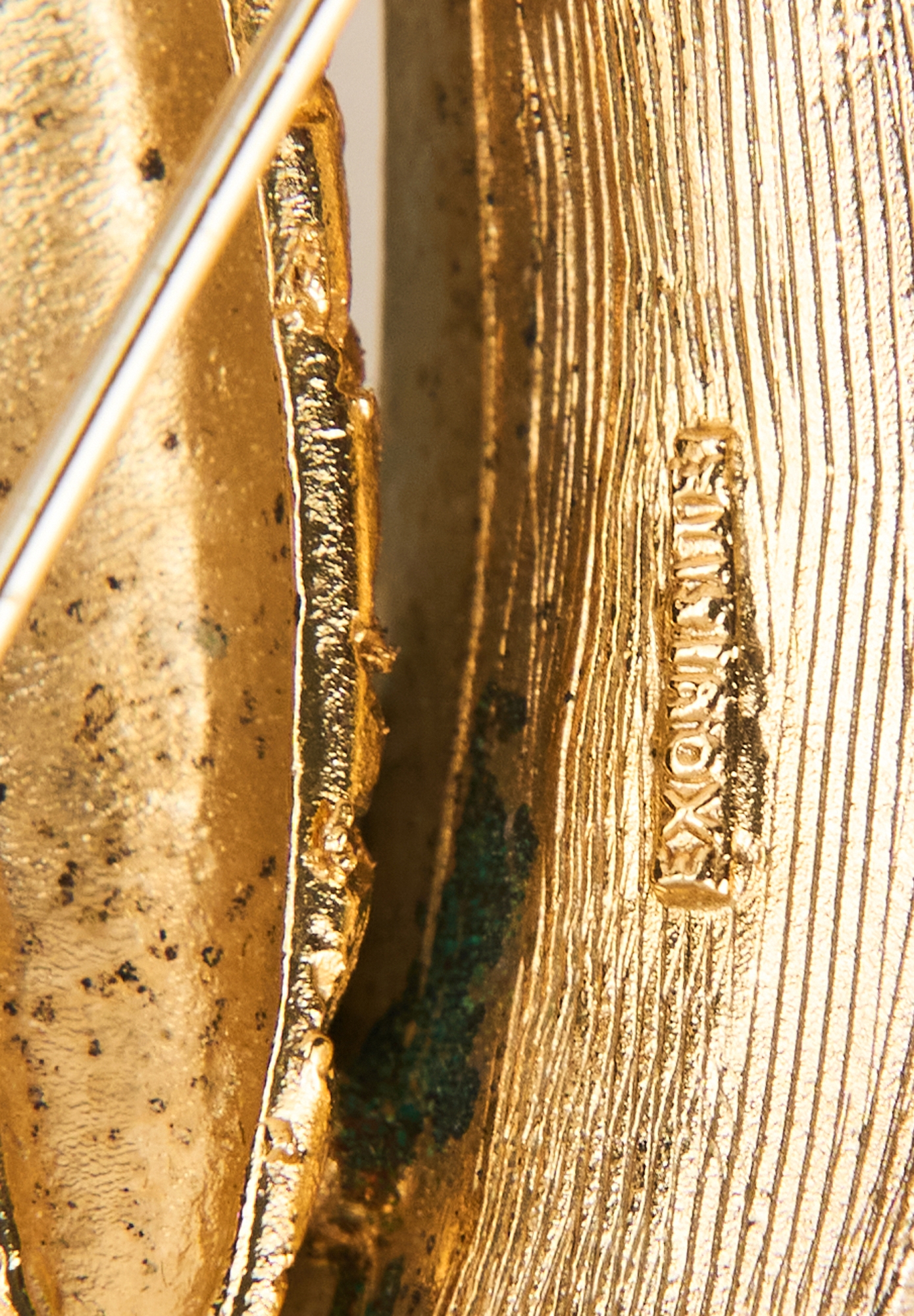 Золотистая брошь кукуруза