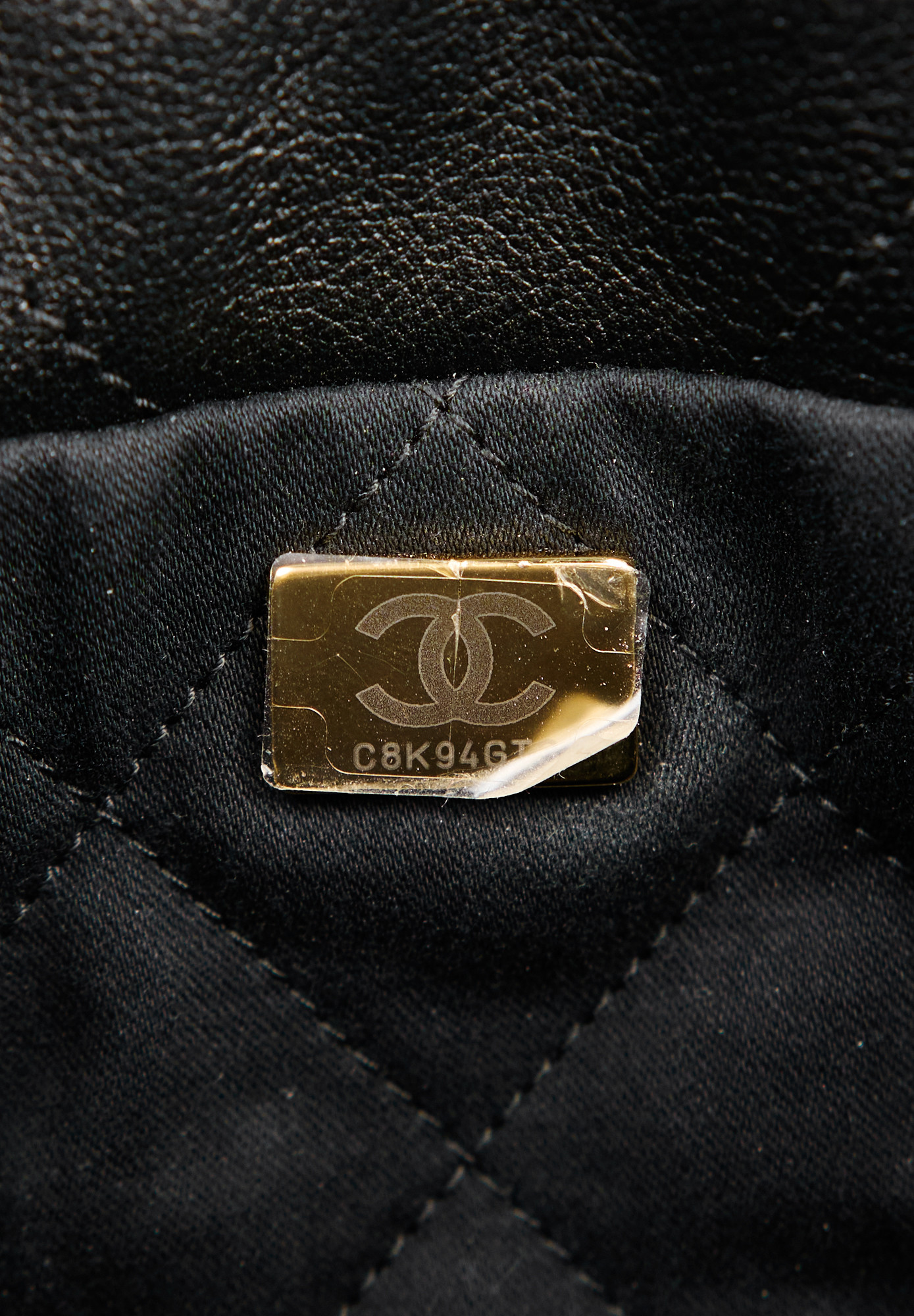 Черная стеганая сумка Chanel 22