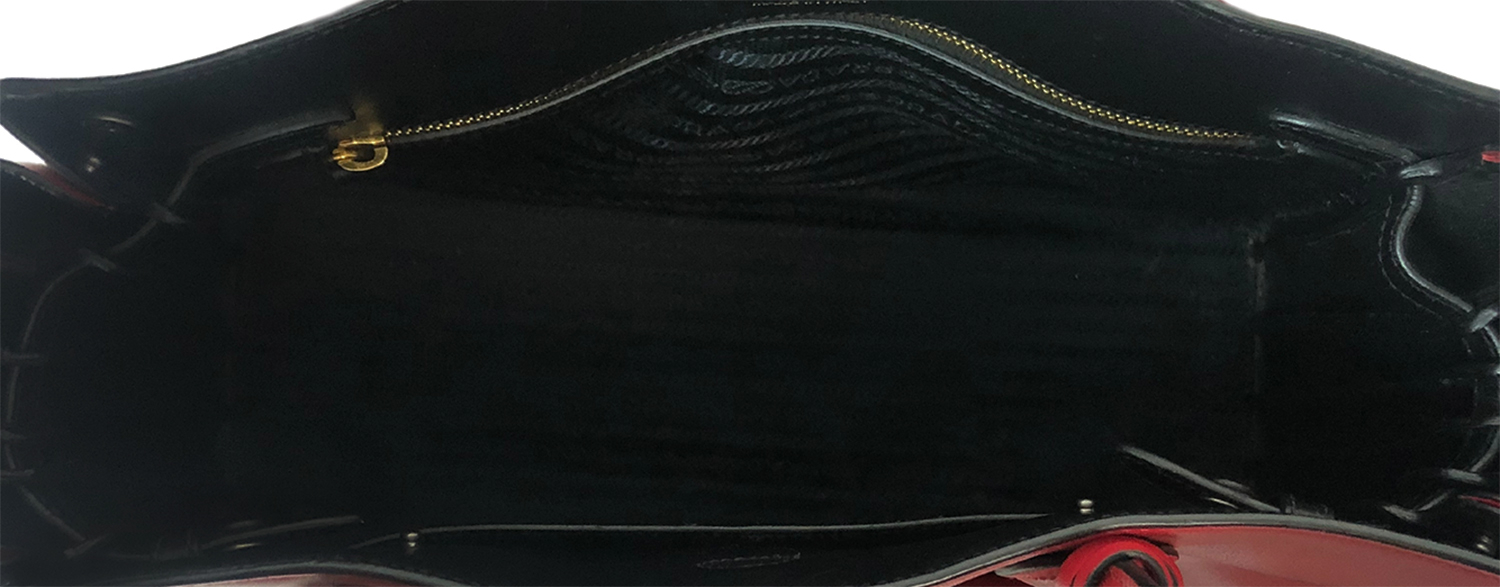 Красная сумка Prada Bibliothèque