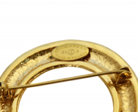 Брошь Chanel с подвесками-логотипами