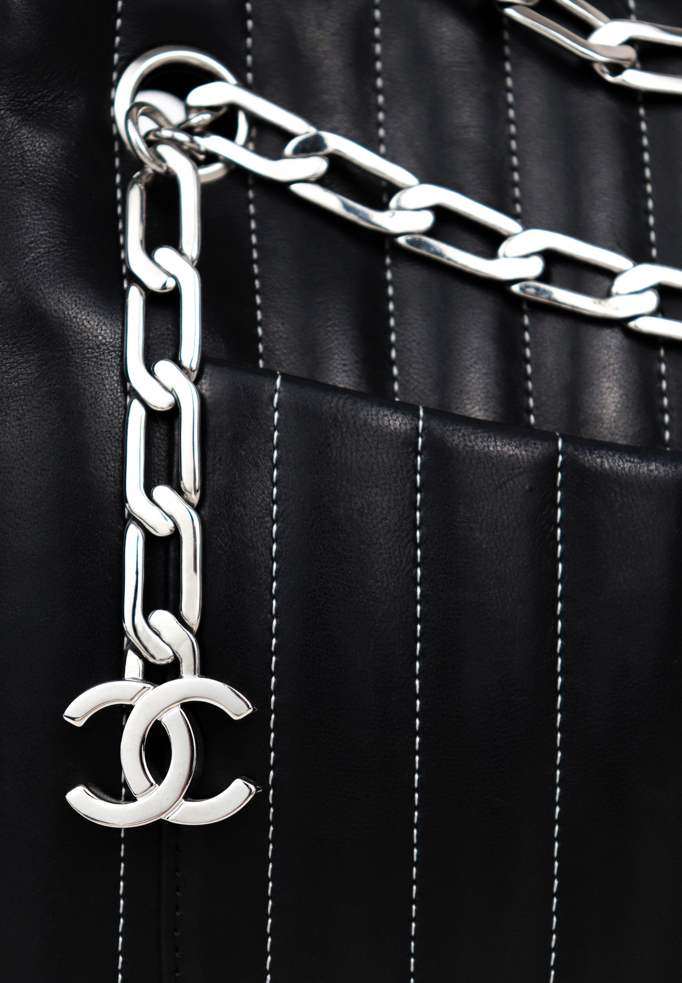 Сумка Chanel Mademoiselle Ligne Vertical Quilted Camera