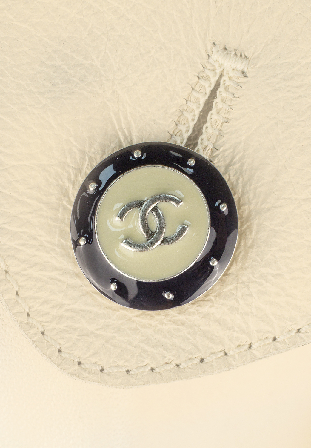 Бежевое кожаное пальто Chanel