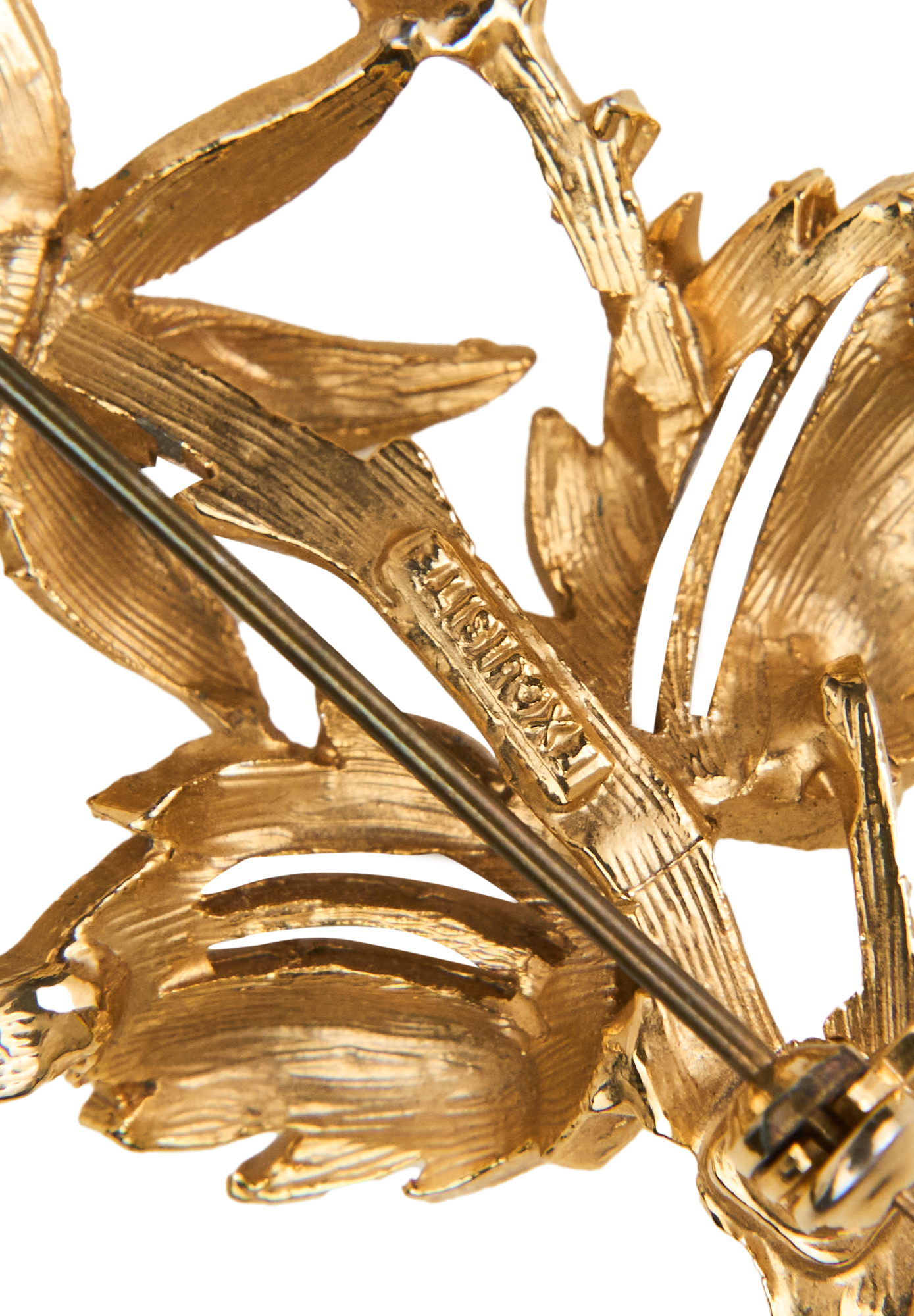 Золотистая брошь-роза