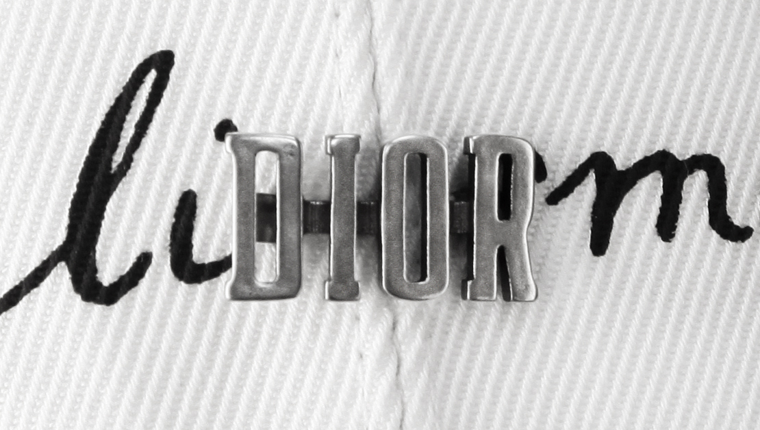 Белое кепи Christian Dior с надписями