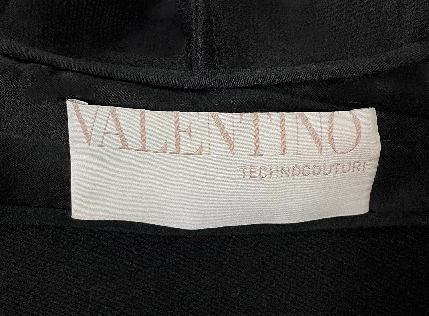 Черный кейп Valentino