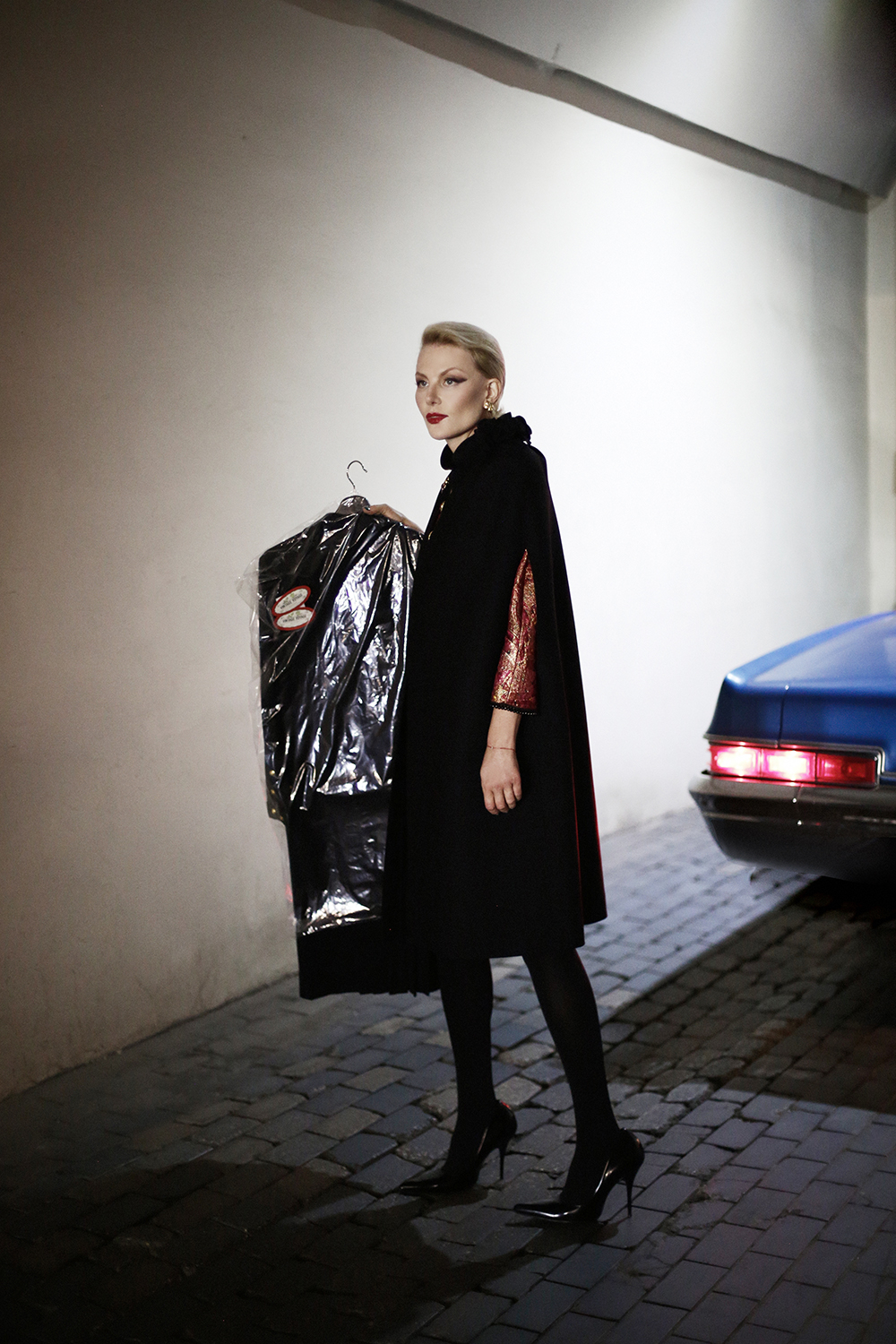 Черный кейп Valentino