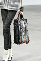 Тёмно-серая сумка Chanel Graffiti