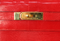 Красная сумка Hermès Kelly 32 из кожи ящерицы