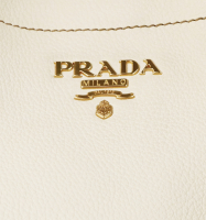 Белая сумка Prada