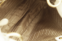 Белая сумка Prada