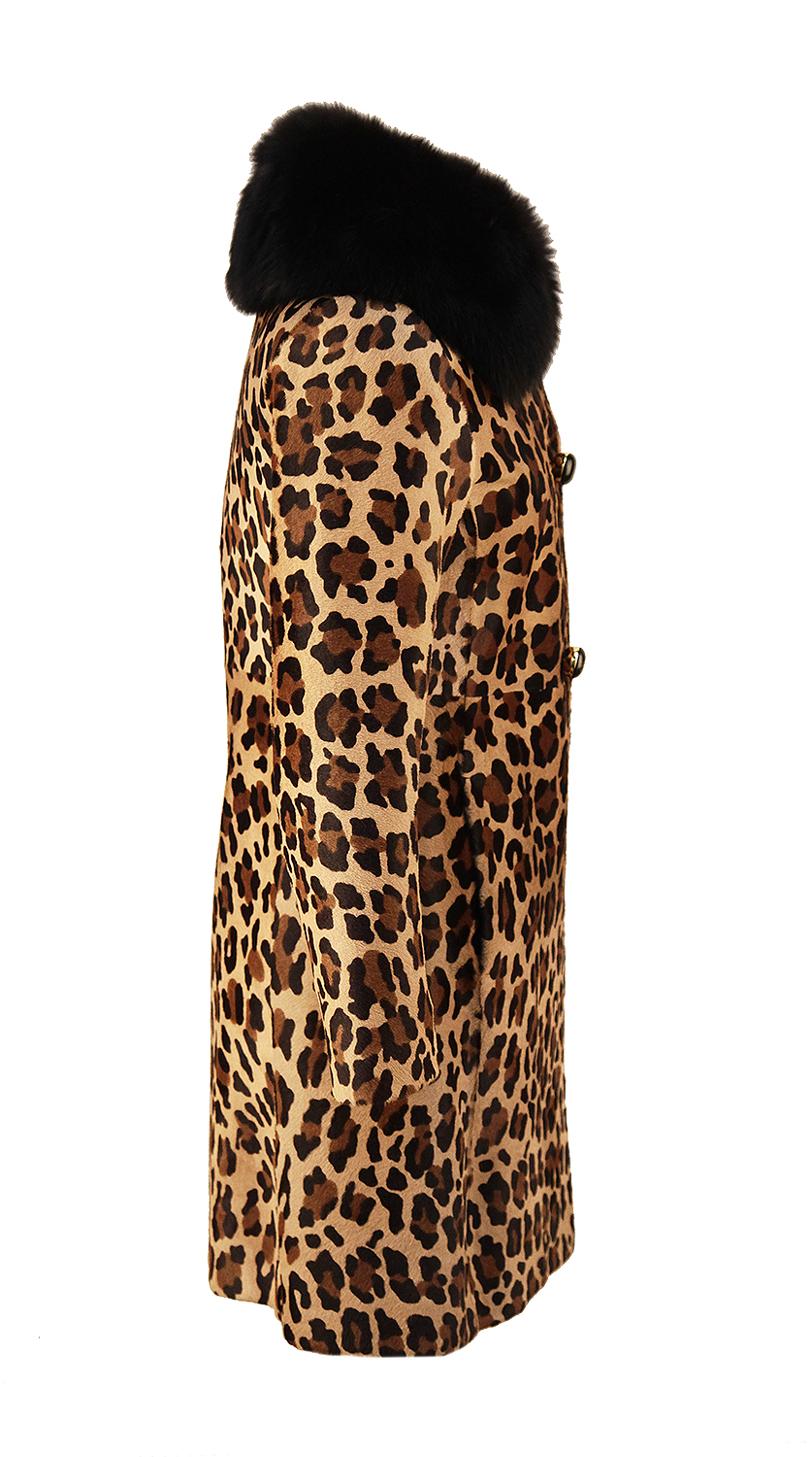 Пальто Prada с меховым воротником