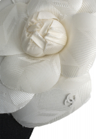 Объемная брошь Chanel с камелией