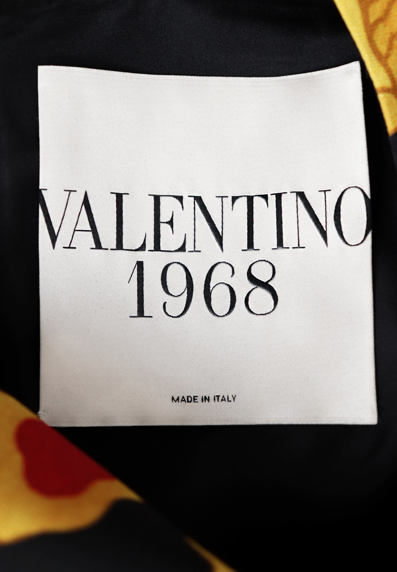 Черное платье Valentino с принтом
