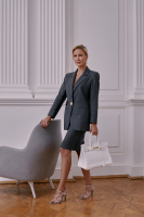 Серый костюм Christian Dior