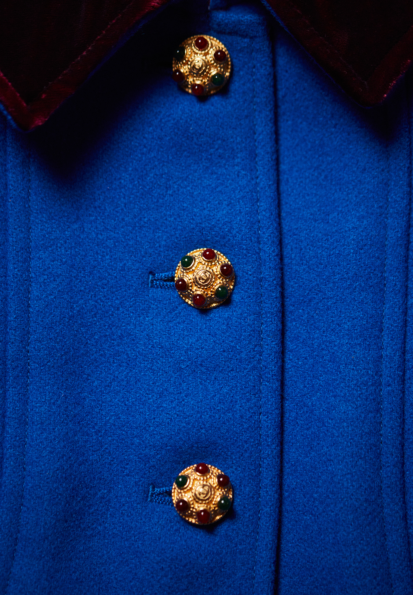 Удлиненный жакет Chanel с пуговицами Gripoix